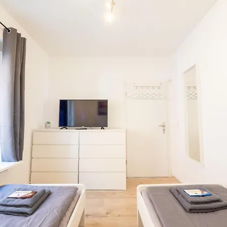 Apartment Monteurwohnung Für 4 Personen - 4 Betten In - Skge0904